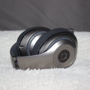 Silver Bluetooth Beats